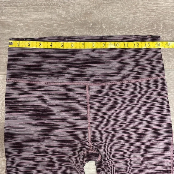 NWOT Athleta Ultimate Capri Leggings Black Purple Linear Lines Volcanic M - Picture 8 of 16